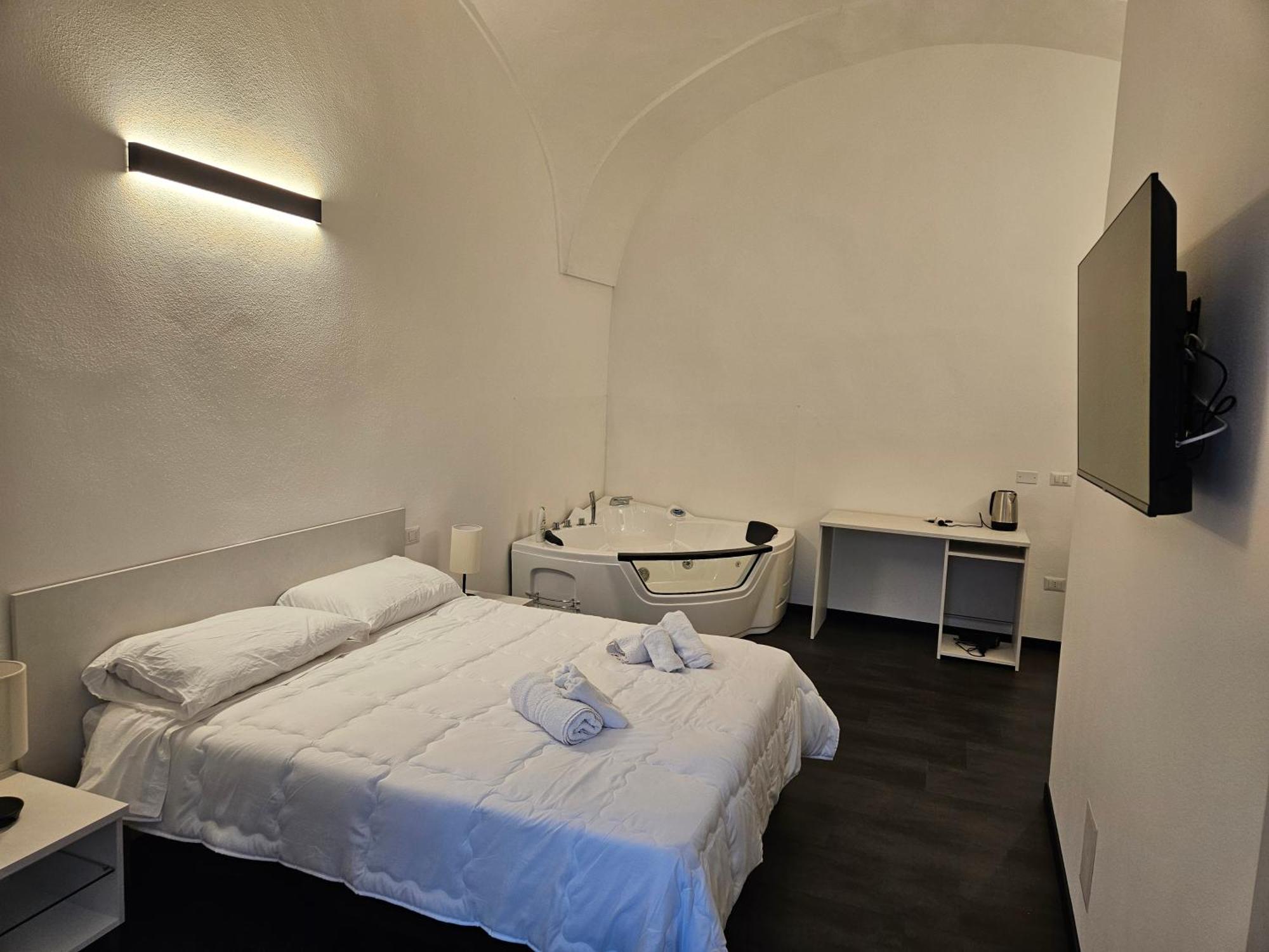 La Dama Del Castello Hotel Боза Екстериор снимка