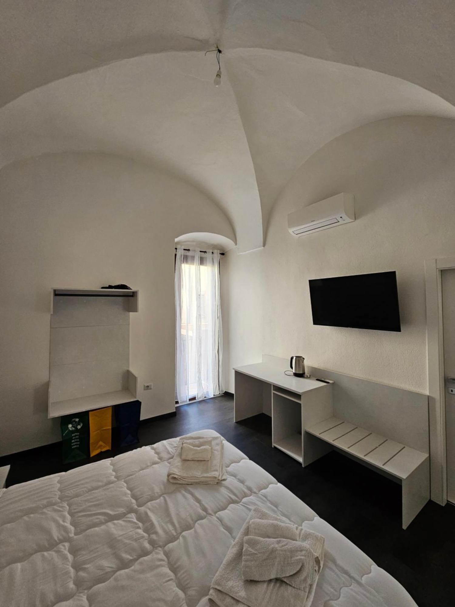 La Dama Del Castello Hotel Боза Екстериор снимка