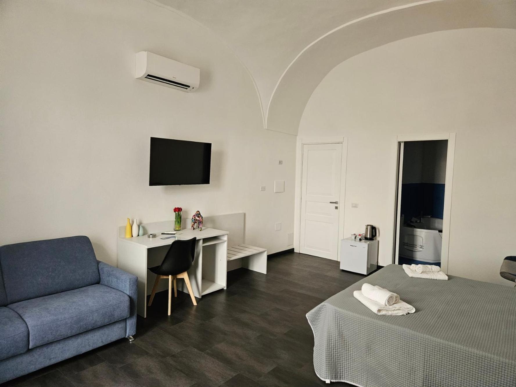 La Dama Del Castello Hotel Боза Екстериор снимка